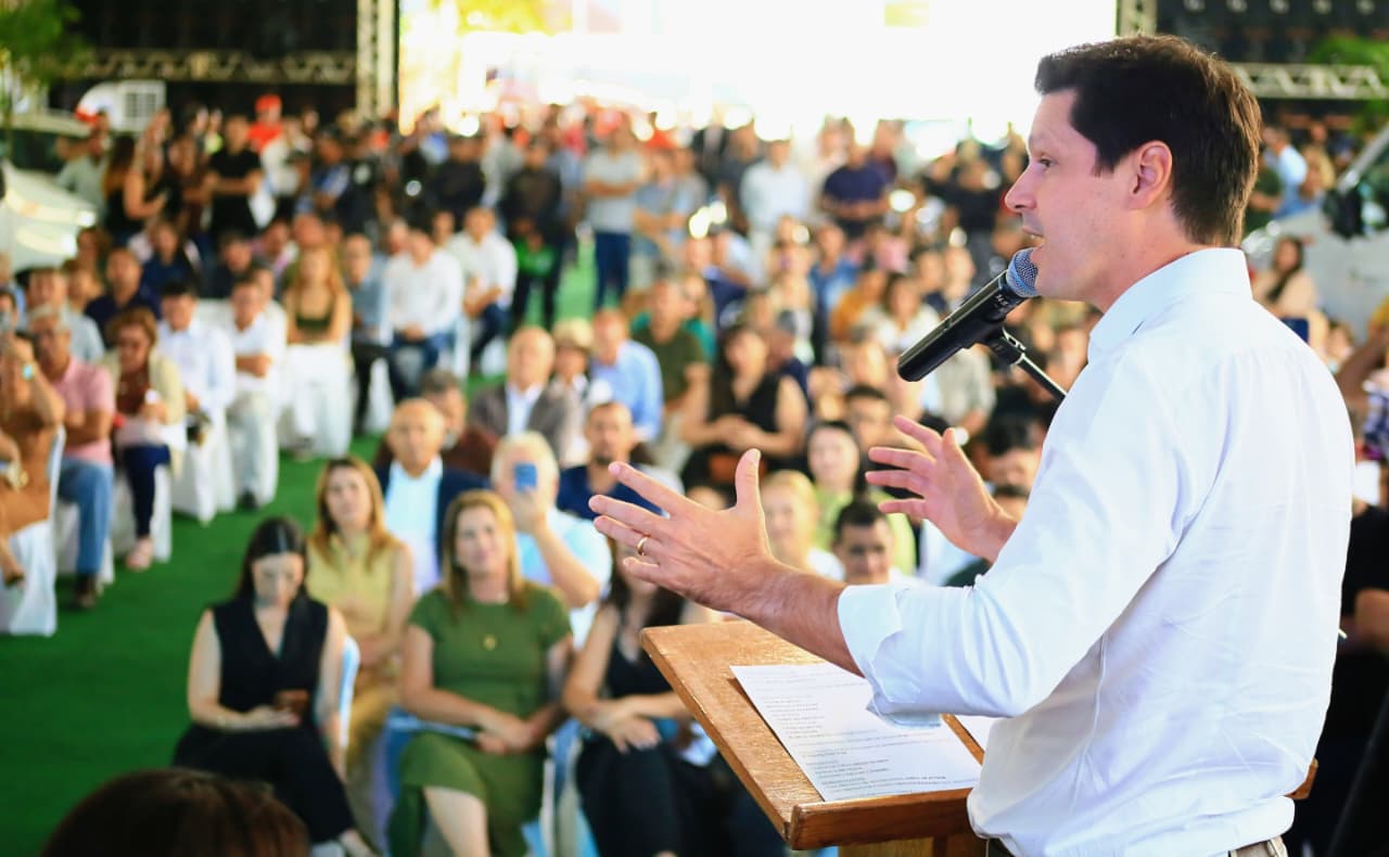 Daniel Vilela entrega frota para 56 cidades de Goiás