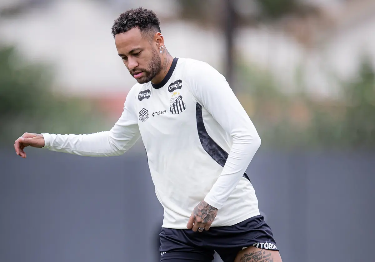 “É muito complicado ser eu”, diz Neymar após críticas por ausência em jogo do Santos