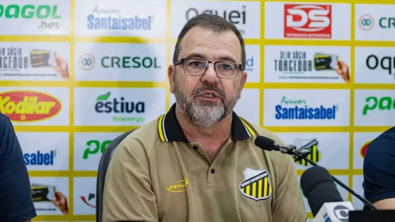 Enderson Moreira, ex-técnico do Goiás, comenta demissão de Filipe Luís do Flamengo