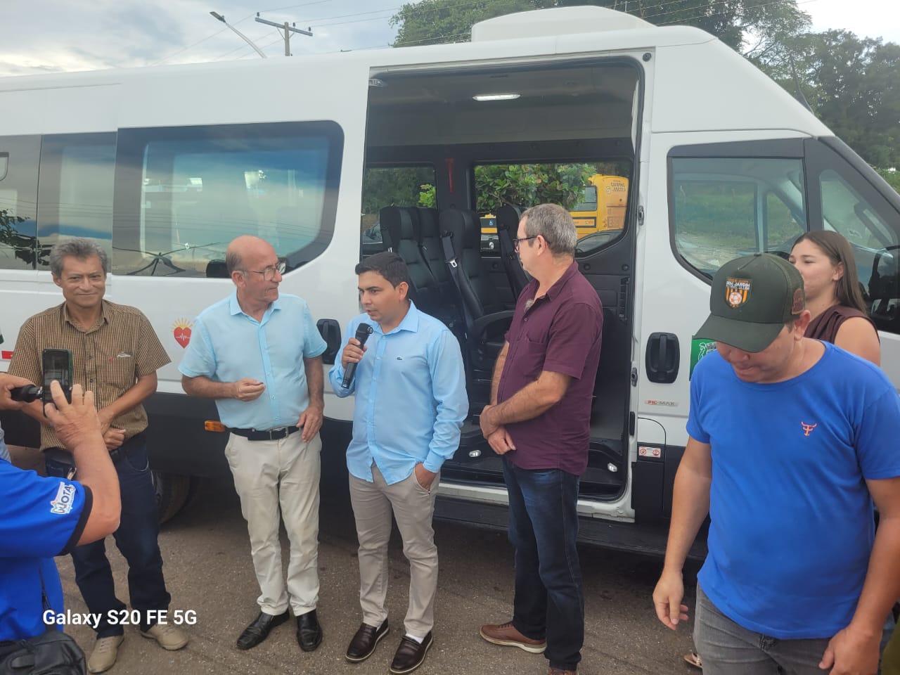 Entregue por Rubens Otoni veículo van para transporte de pacientes