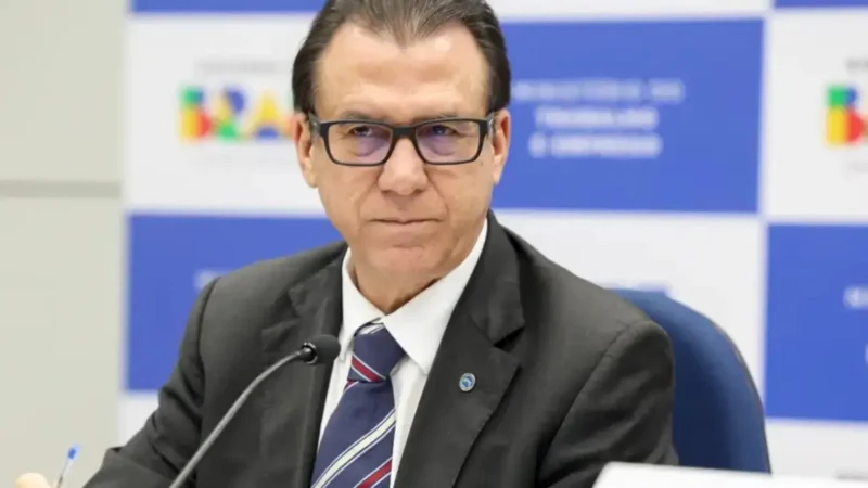 Fim da escala 6×1 não terá compensação para empresas, diz ministro 