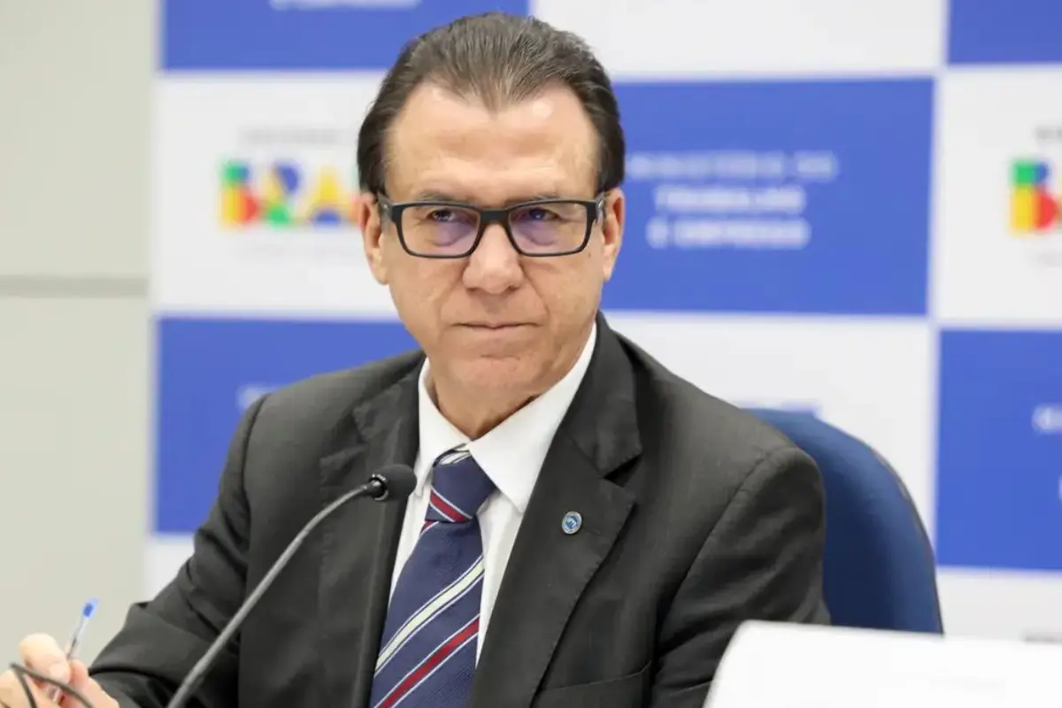 Fim da escala 6×1 não terá compensação para empresas, diz ministro 