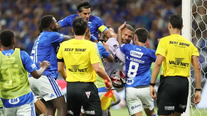 Final do Mineiro tem título do Cruzeiro e 23 expulsões