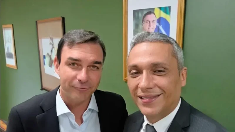 Flávio Bolsonaro confirma presença em ato de Gayer em Goiânia 