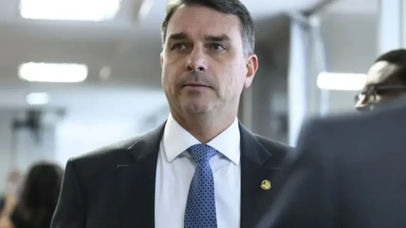 Flávio afirma que condução da economia em um governo seu será parecida com a do pai