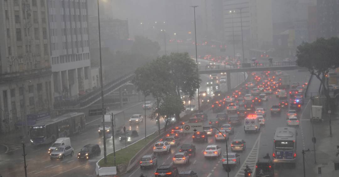 Risco de chuvas fortes no Sudeste e Centro-Oeste nesta segunda, 9: veja a previsão do Climatempo