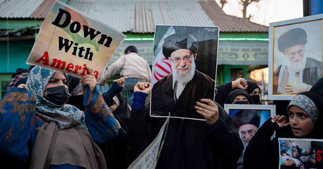 Mortes em ataque a escola no Irã sobem para 148; Israel nega operação e EUA investiga