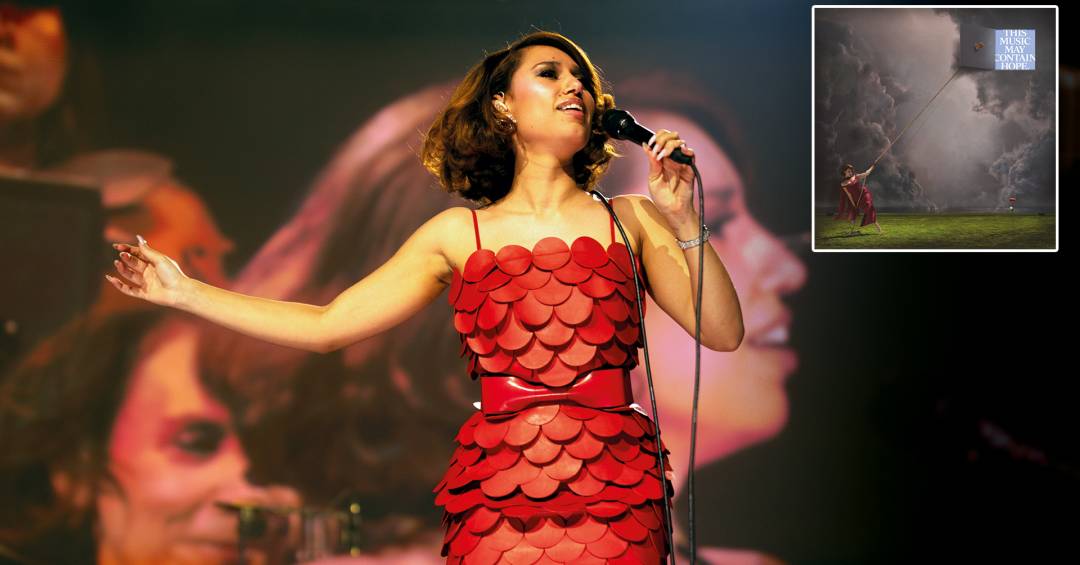 Raye explora fusão entre jazz e teatro musical em novo disco pop