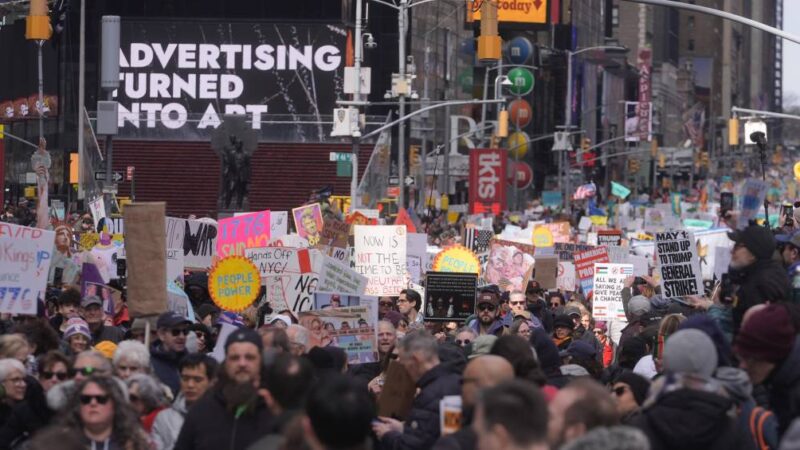 ‘No Kings’: milhões vão às ruas nos EUA em dia de protestos contra Donald Trump
