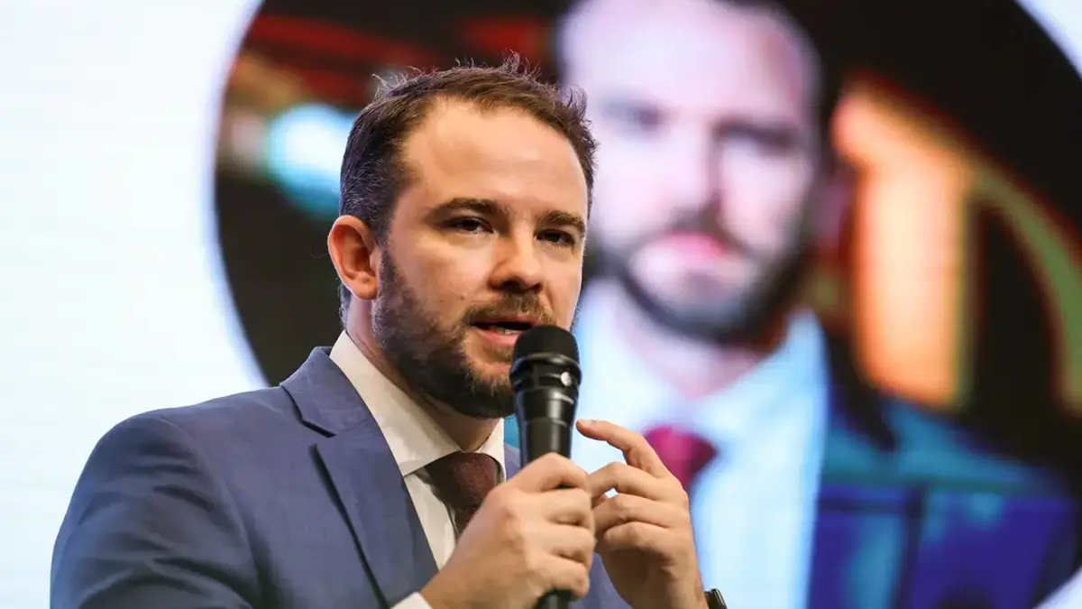 Governo buscará alternativas se estados não baixarem ICMS do diesel, diz Durigan em primeira entrevista