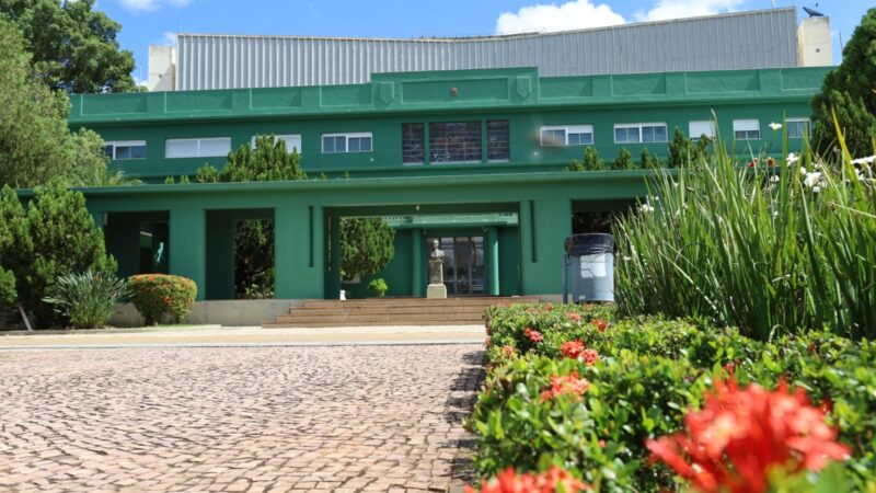 Governo envia à Alego projeto de revisão salarial para servidores