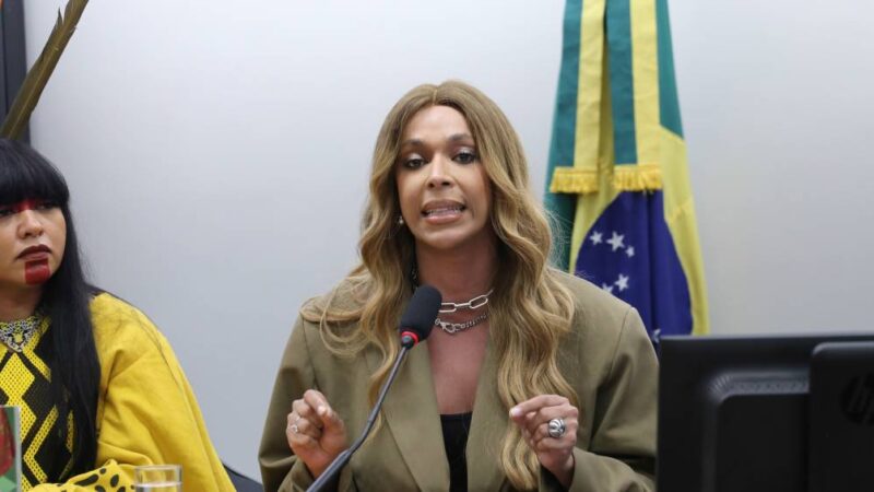 A reação da direita à vitória de Erika Hilton na Comissão dos Direitos da Mulher