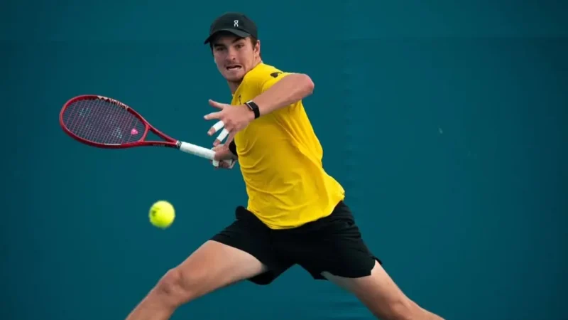 João Fonseca busca ser o terceiro brasileiro na história a vencer o número 1 do ranking