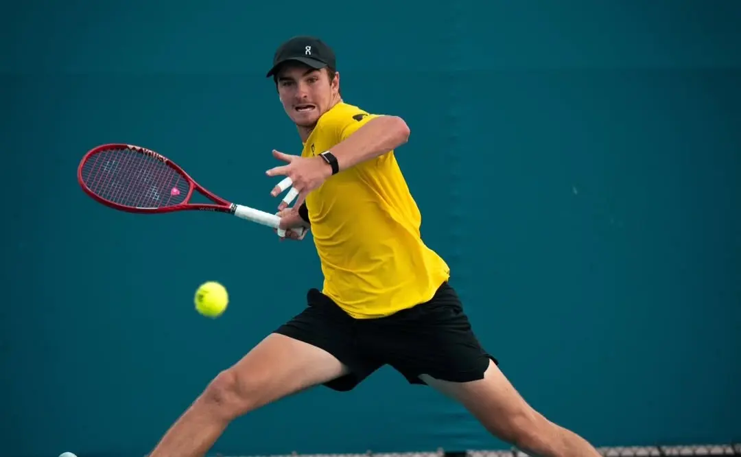 João Fonseca busca ser o terceiro brasileiro na história a vencer o número 1 do ranking