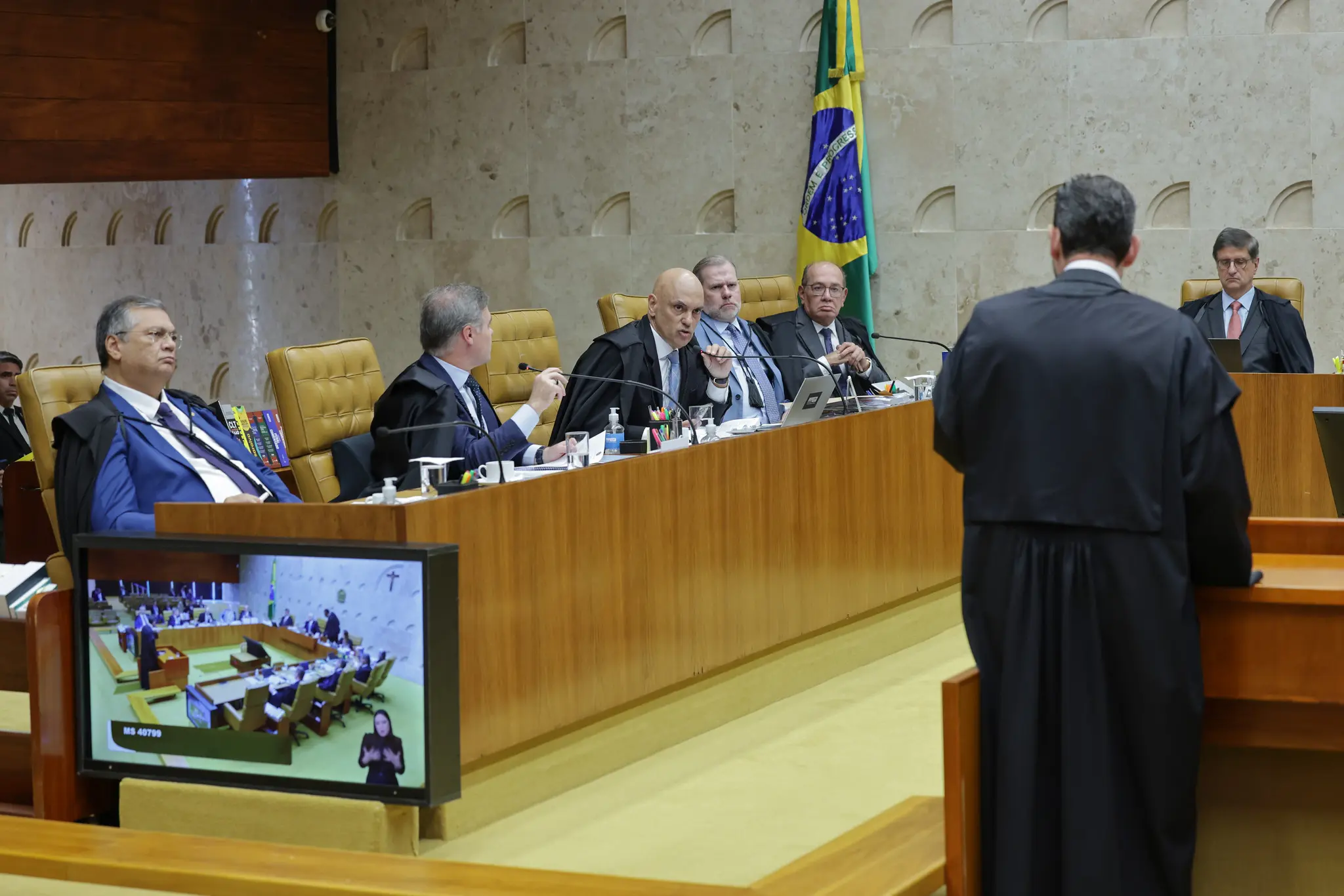 Juízes reclamam de ‘severa redução remuneratória’ com decisão do STF sobre penduricalhos