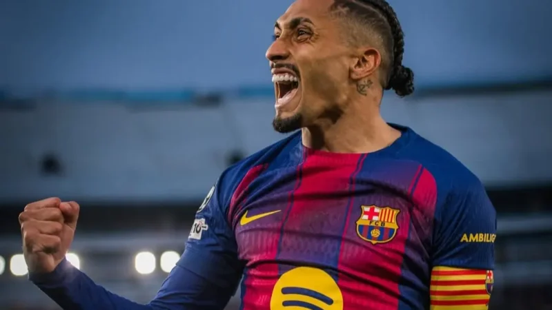 Lesão deixará Raphinha “de molho” por cinco semanas, diz Barcelona