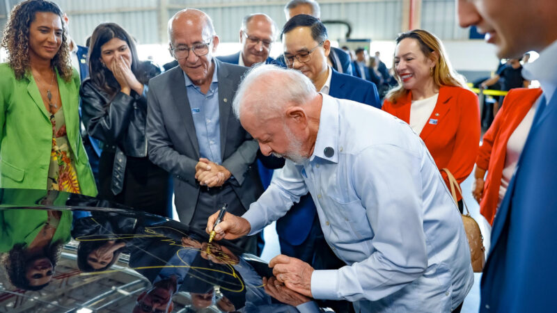 Lula na cidade de Otoni avalia positivamente momento da indústria