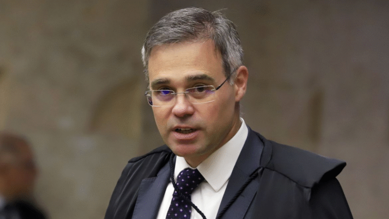 Mendonça abre inquérito para investigar vazamentos de dados de Vorcaro