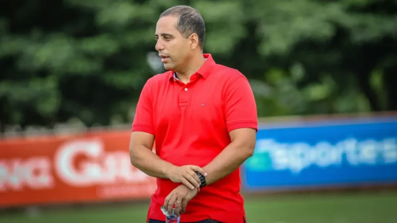 Mesmo classificado, Hugo Jorge Bravo afirma que todos serão cobrados e reclama de lesões no Vila Nova: “Açougue”