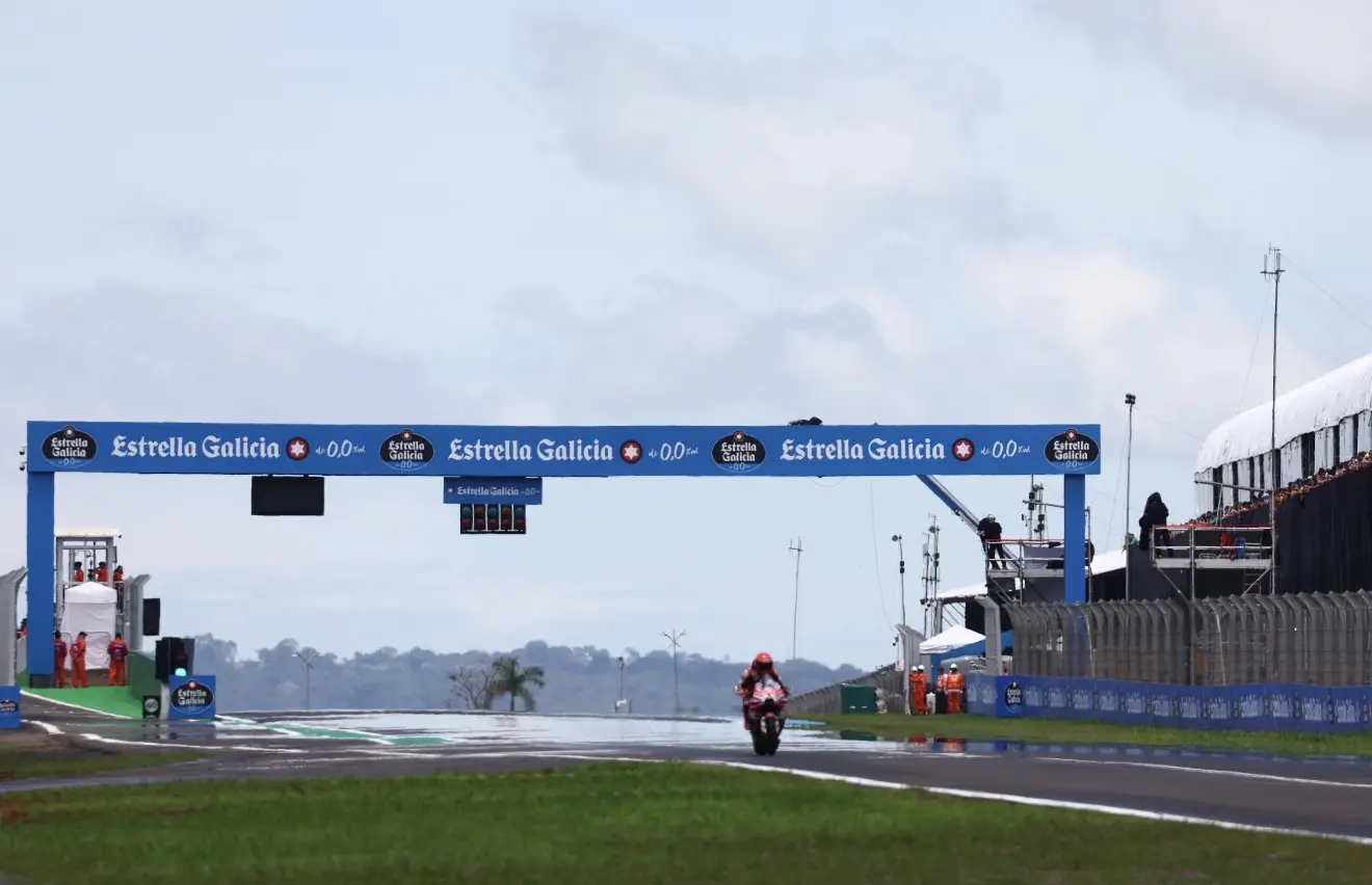 MotoGP: Reinauguração simbólica do autódromo é adiada após buraco na pista