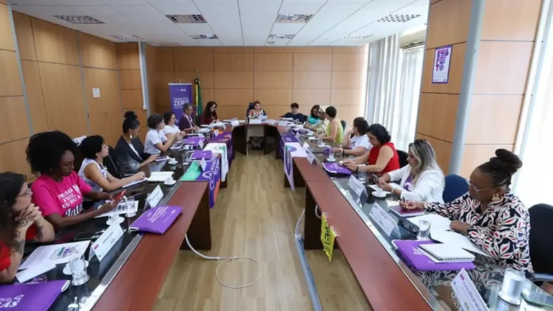 Movimento feminista protesta contra escala 6×1 e violência global