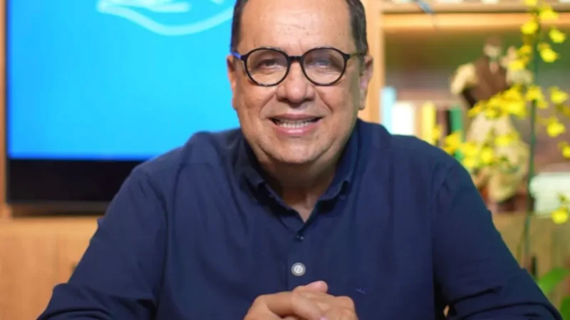 Na cidade de Goiás, padre lança livro sobre relações humanas na era digital