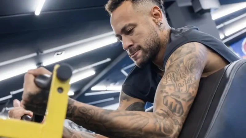 Neymar faz retrospecto da carreira e dispara: “Errei pra po***”