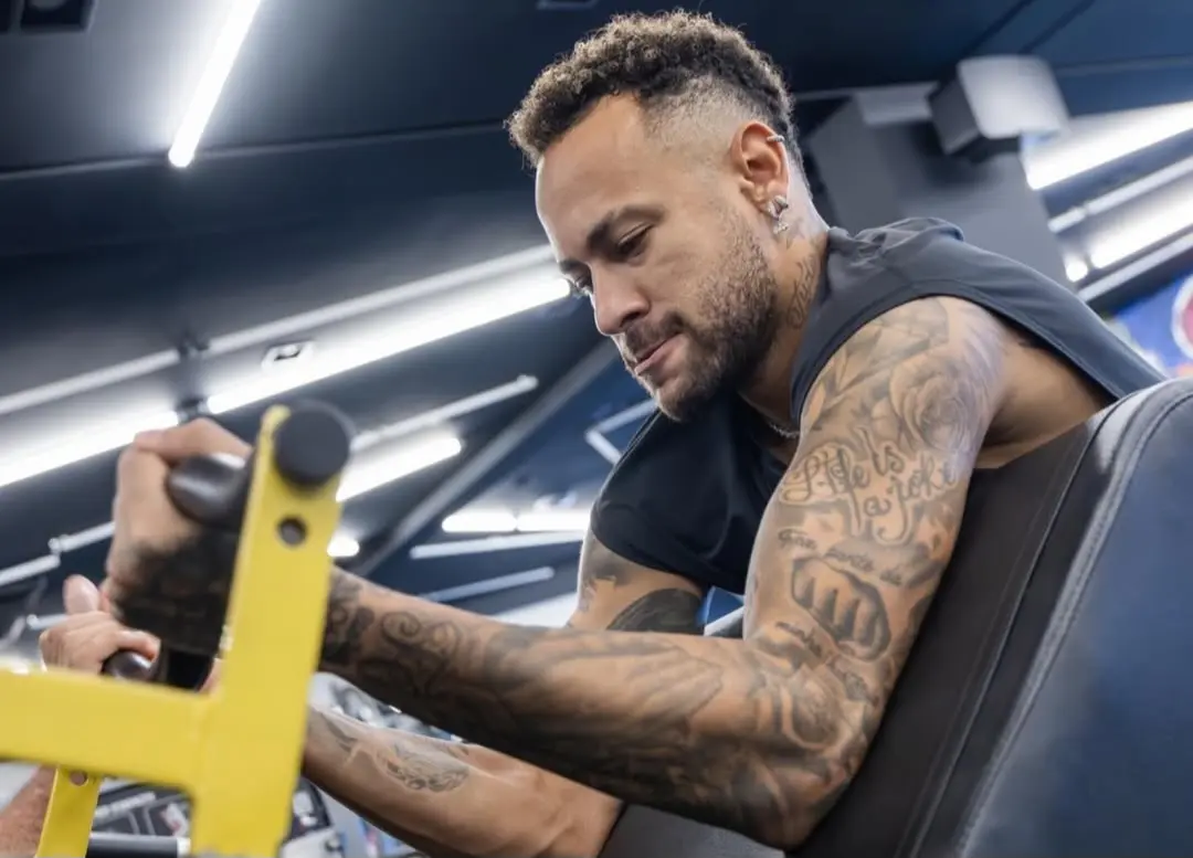Neymar faz retrospecto da carreira e dispara: “Errei pra po***”