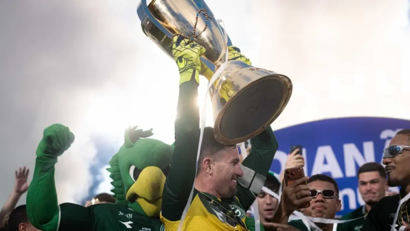 “O campeão voltou”, diz o goleiro Tadeu, que conquistou seu primeiro Goianão pelo Goiás