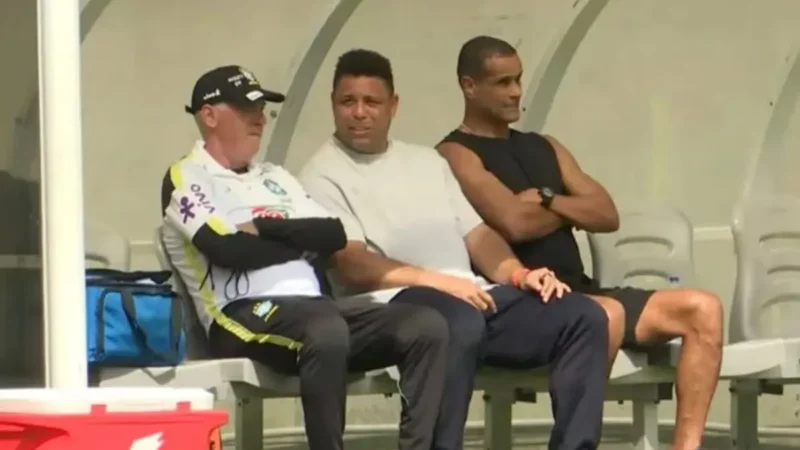 Ronaldo e Rivaldo fazem visita a jogadores da seleção brasileira antes de amistoso contra a Croácia