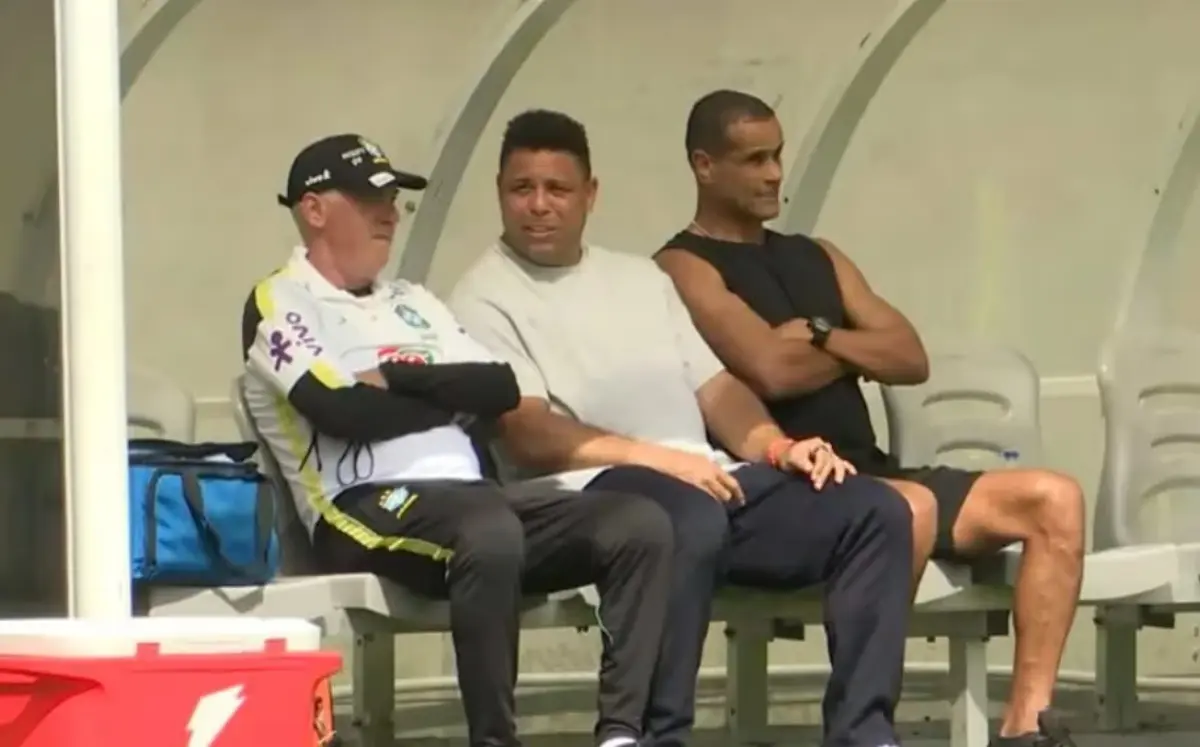 Ronaldo e Rivaldo fazem visita a jogadores da seleção brasileira antes de amistoso contra a Croácia