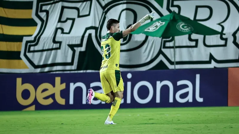 Tadeu valoriza bom momento do Goiás, mas diz que elenco está totalmente focado na final do Goianão
