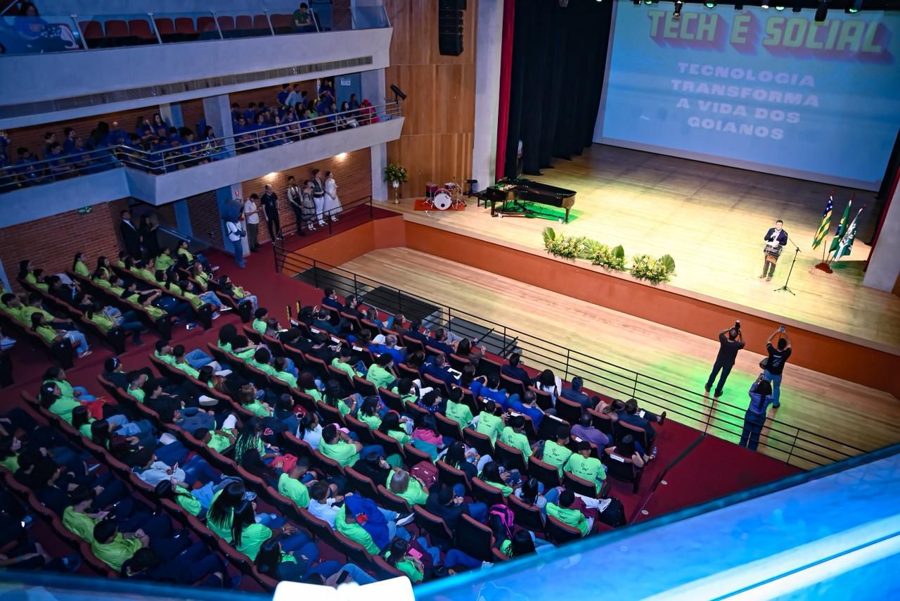 Tecnologia deve ser oportunidade, diz Gracinha Caiado