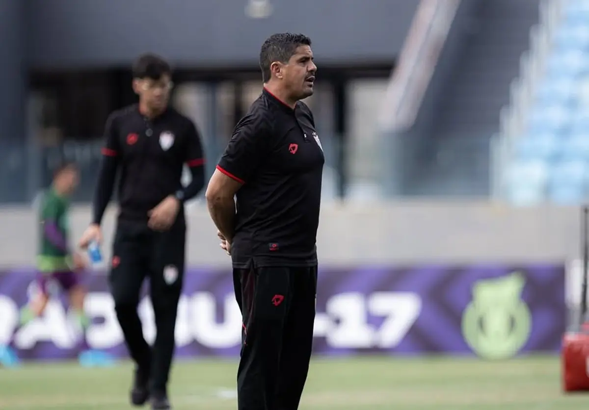 Treinador do Sub-17 irá comandar o Atlético até contratação do novo comandante