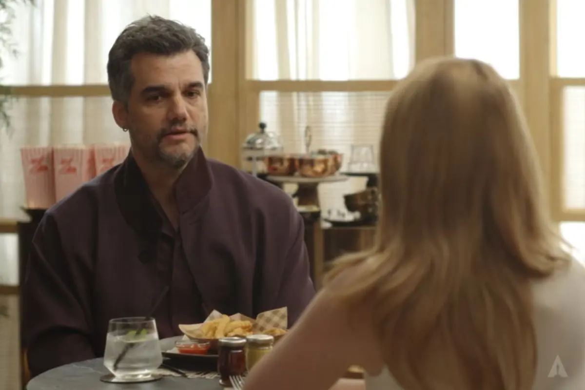 Tudo bem?’: Wagner Moura ensina português para apresentadora do Oscar