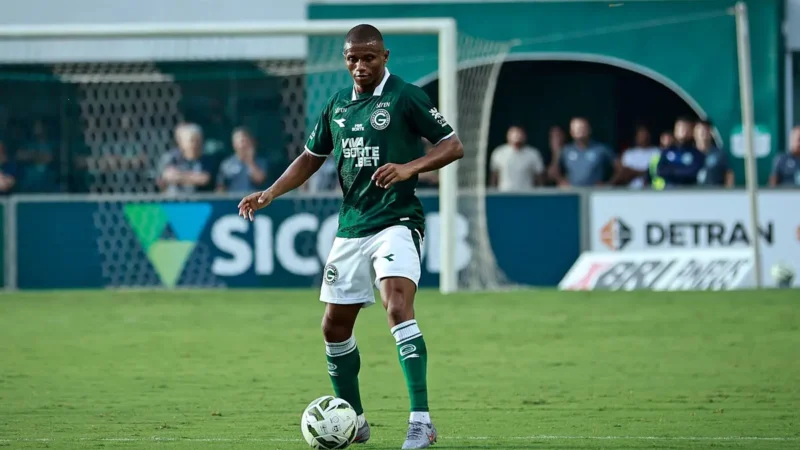 Volante Juninho revela que pediu redução salarial no Goiás após não acesso à Série A