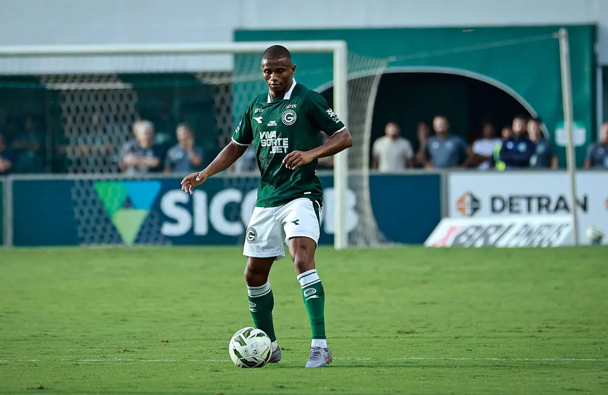 Volante Juninho revela que pediu redução salarial no Goiás após não acesso à Série A