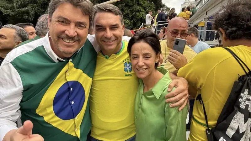 Wilder e Ana Paula participam de manifestação na Paulista e gravam vídeo com Flávio Bolsonaro