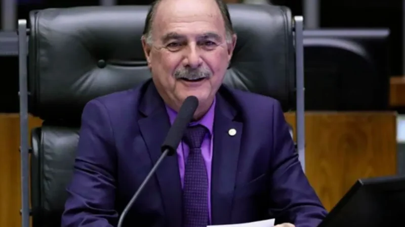 Zacharias Calil se acerta com MDB depois de colocar um pé fora da base