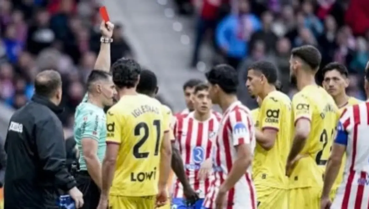 Zagueiro é expulso após pegar nas partes íntimas do adversário durante partida na Espanha