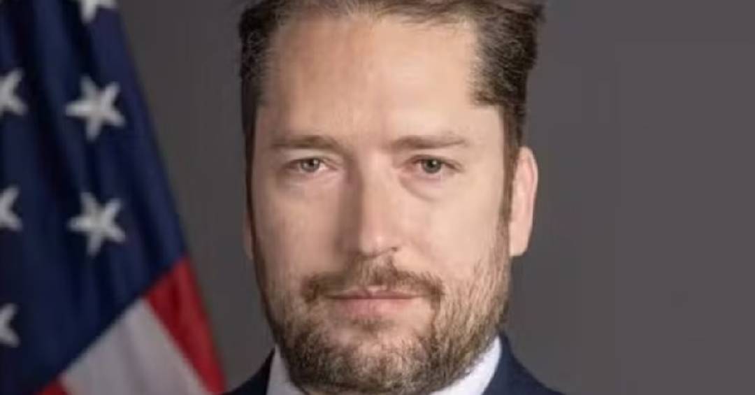 Moraes autoriza visita de assessor de Trump a Bolsonaro na prisão