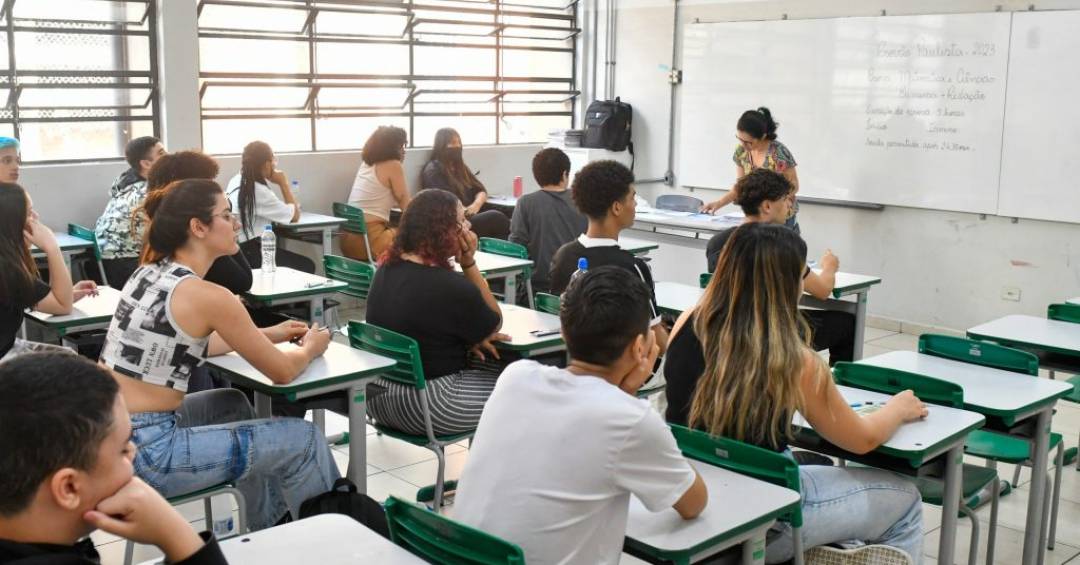 Lula participa de entrega de prêmio voltado à alfabetização de crianças