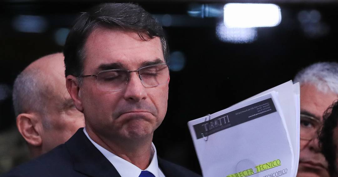 Eleições 2026: Flávio Bolsonaro diz que apoia CPI do Master, mas não explica ameaça