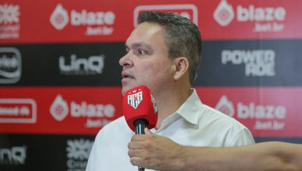 Adson Batista afirma que viu coisas boas na derrota contra o Náutico e projeta clássico contra o Vila Nova: “Precisamos ter calma”