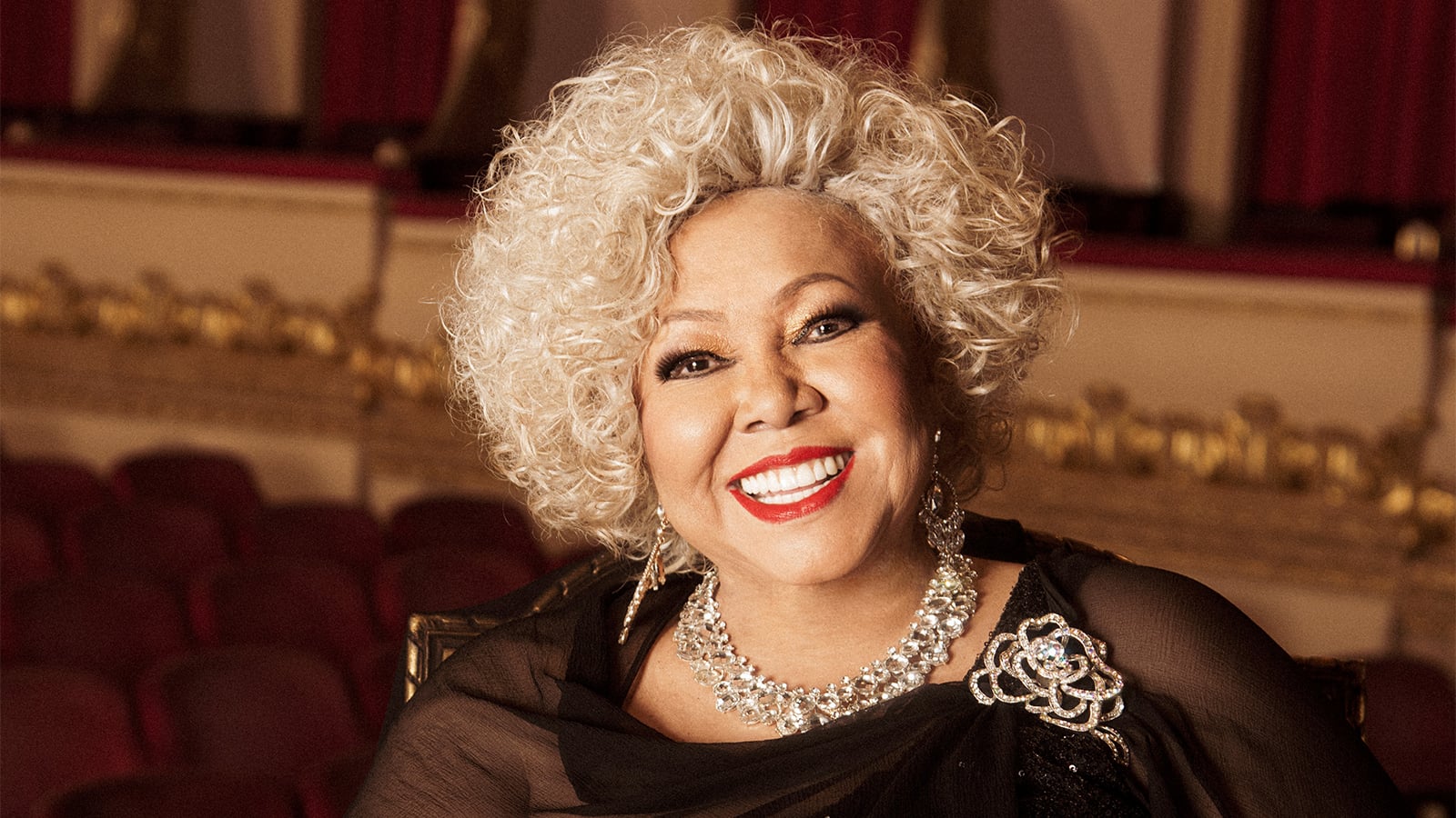 Alcione volta a Goiânia para apresentar décadas de carreira