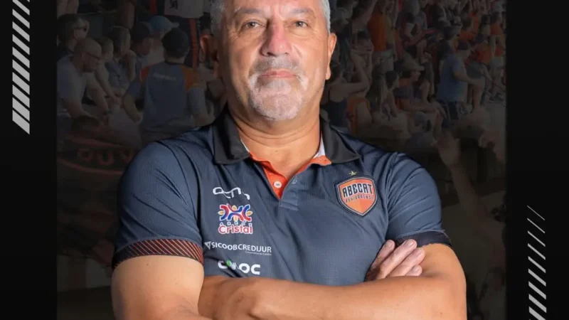 Após demissão de Hemerson Maria, Abecat anuncia Gilberto Pereira como treinador
