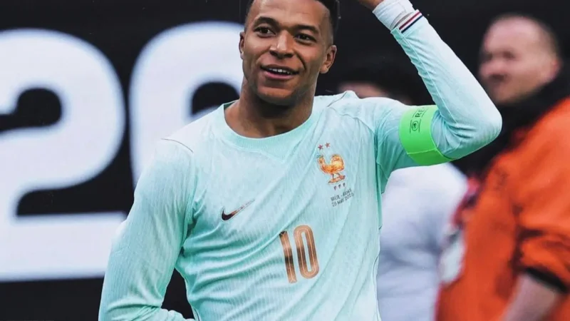 Astro da França, Mbappé sofre lesão muscular a dois meses da Copa do Mundo