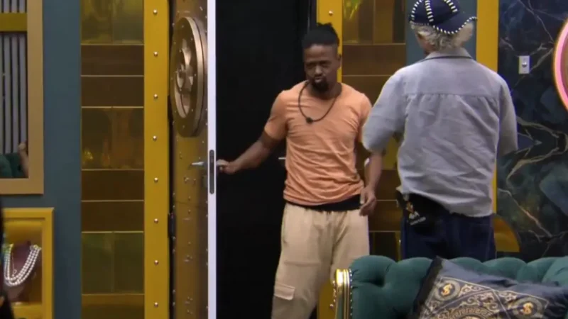 BBB 26: Leandro Boneco volta ao programa após sentir dores no peito