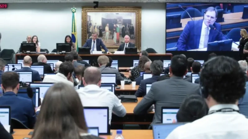 CCJ da Câmara aprova fim da escala 6×1; veja próximos passos