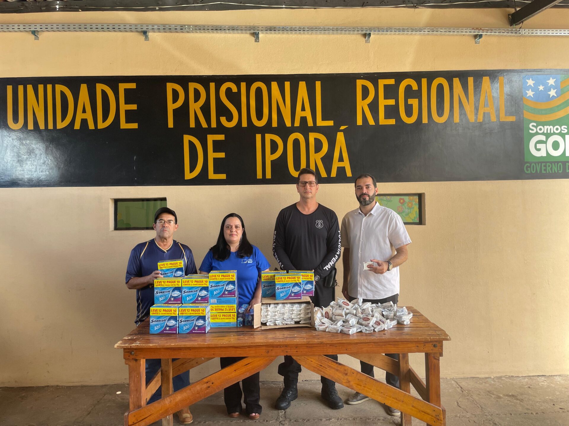 CDL de Iporá faz doação para uso dos detentos no presídio